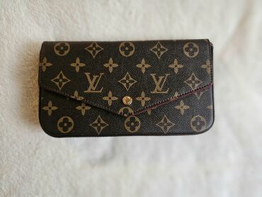 louis vuitton torbe: Elegantna torbica, Louis Vuitton, Materijal: Veštačka koža