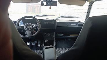 lada 2108: Lada 2107, ağ rəng, sedan kuzov. Texniki xüsusiyyətlər və təchizat: - — 2
