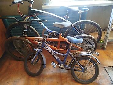 Детские велосипеды: Три велосипеда, включая два взрослых и один детский, предлагают — 2