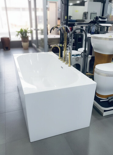 миксер для раствора: Комплект смесителей для ванны, включающий высокий напольный смеситель