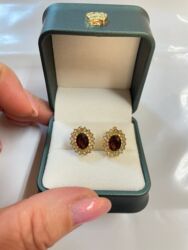 Minđuše: Naslov: Minđuše – 850 din/par Opis: Elegantne minđuše sa crvenim — 2