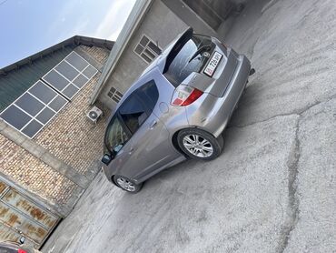 продажа автобусов: Honda Fit: 2010 г., 1.5 л, Автомат, Бензин, Седан