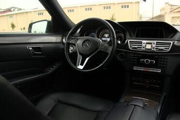 Mercedes-Benz: Mercedes-Benz E 200: 2 l | 2013 il Sedan — 9