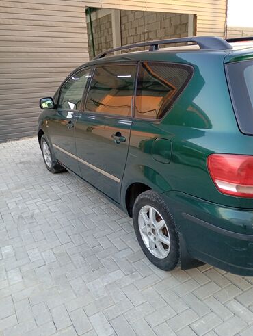 Toyota: Toyota Avensis: 2001 г., 2 л, Механика, Бензин, Минивэн — 4