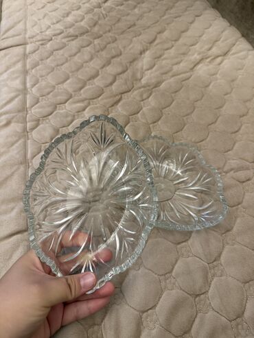 tort qutulari: Tort və şiriniyyat qabı, Şüşə