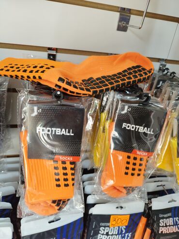 футбольный форма: Футбольные аксессуары 
носки нескользящие
#каракол 
#носки
#спорт