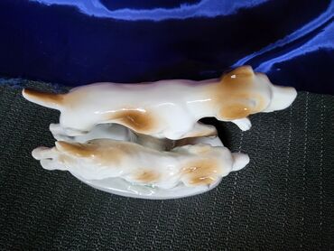 Staro posuđe i escajg: Figura nova pasa 7.god.Lippelsdorf Nemacka. Porcelanska figura — 11