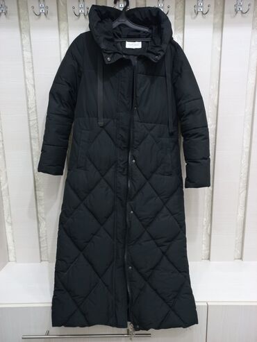 теплая зимняя куртка женская: Пуховик, Длинная модель, Стеганый, С капюшоном, Приталенная модель, M (EU 38)