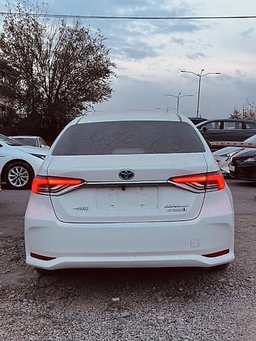 Toyota: Toyota Corolla: 2022 г., 1.8 л, Вариатор, Гибрид, Седан — 4