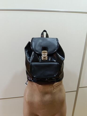 balenciaga patike triple s: Material: Patent leather
