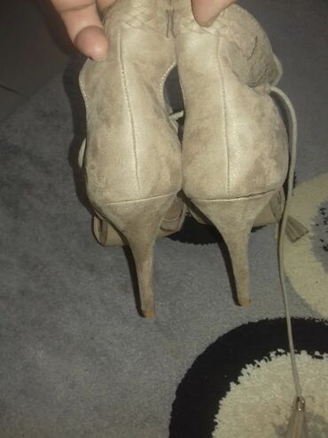 ženske sandale na štiklu: Sandale, 39