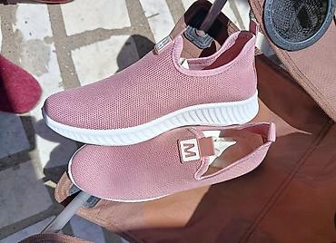 Patike: Ženske slip-on patike u roze boji - Veličina: 40 - Gazište: 24.5 cm - — 1