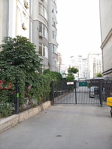 круглый: Продаю парковочное место во дворе дома по ул. Сыдыкова, 178 Продается — 3
