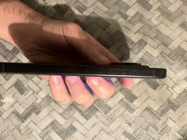 Apple iPhone: IPhone 16 Pro, 256 GB, Qara, Barmaq izi, Face ID, Simsiz şarj — 5