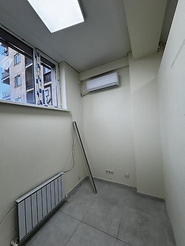 кну: Сдаю Офисный кабинет: 85 м², В жилом комплексе, С ремонтом, Первая линия, С отдельным входом, С отдельным санузлом — 2