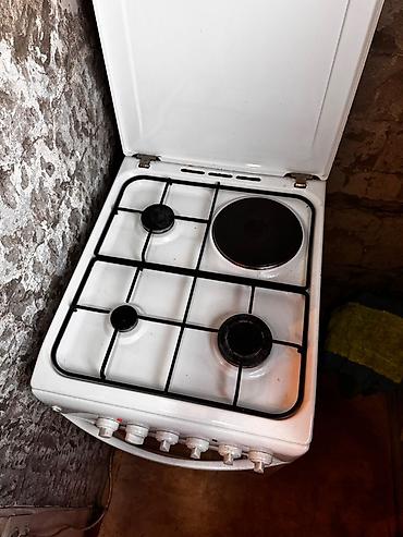 silver kitchen: Стол и 4 стула -5000 сом Плита. Газ/1 конфорка электрическая и так — 5