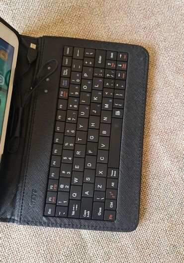 Tableti: Lenovo Tab E10 tablet uređaji Lenovo Tab E10 (dva komada na slikama) — 7
