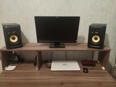 штатив для видеосъемки: 1) 2 ədəd krk rokit 5 classic (110 v - 220 v) 2) focusrite 2i2 3 gen