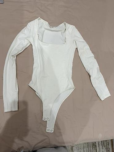 pull bear: Боди, Турция, Глубокое декольте, Трикотаж, XS — 1