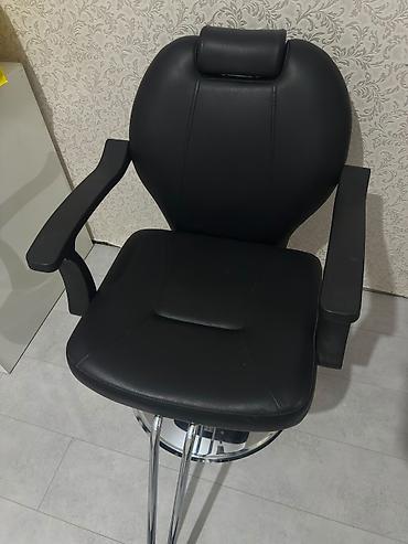 masa stul: Peşəkar salon üçün iki möbel: bərbər kreslosu və saç yuma kreslosu — 1