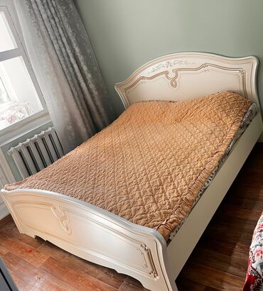 металлическая кровать: Спальный гарнитур, Двуспальная кровать, Б/у