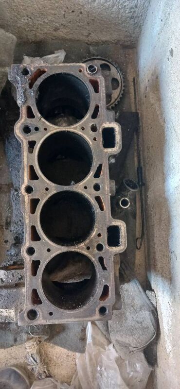 Sbor motorlar və silindr başlıqları: Salam 99 08 010 014 üçün blok heç bir prablemi yoxdu çatı yoxdu vuran