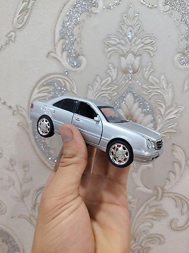 İncəsənət və kolleksiyalar: Model maşın – metal korpuslu, gümüşü rəngdə sedan. Detallı salon və — 3