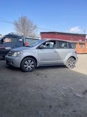 Toyota: Toyota ist: 2004 г., 1.5 л, Автомат, Бензин, Хэтчбэк