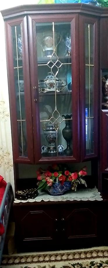 Bufet eni 80 sm hündürlüyü 205 sm. 35 manat. Torqovı küç. yaxın
