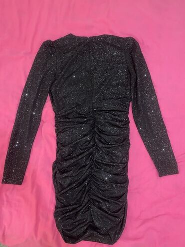 Haljine: Crna sjajna haljina s dugim rukavima i naborima(veličina 38/M) - — 5