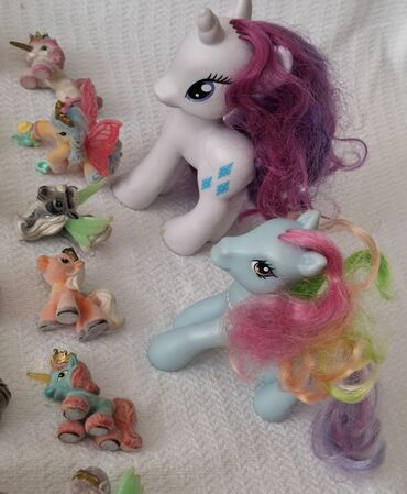 Igračke: Obiman set igračaka inspirisan serijalom My Little Pony. Uključuje na lalafo.rs — 16 Igračke: Obiman set igračaka inspirisan serijalom My Little Pony. Uključuje — 16