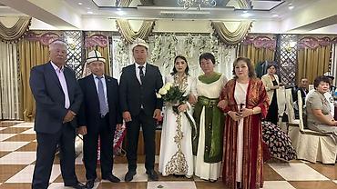 прокат кыргыз койнок: Продам платья на кыз узатуу, один раз носила на кыз узатуу. Купила в — 3