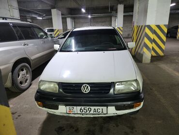 Volkswagen: Volkswagen Vento: 1994 г., 1.8 л, Механика, Бензин, Седан