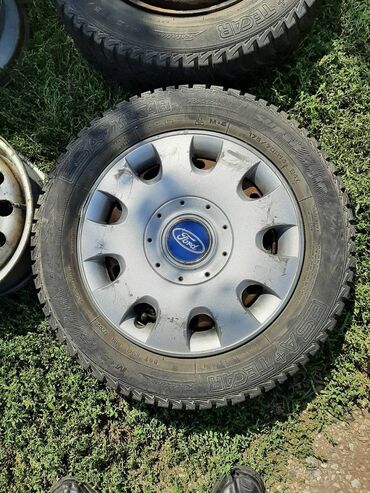 Gume i felne: 4 komada čelične felne R14, sa 2 dosta dobre polovne zimske gume. Na — 12