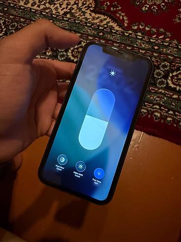 apple mackbook: IPhone 11, 128 GB, Qara, Face ID — 3