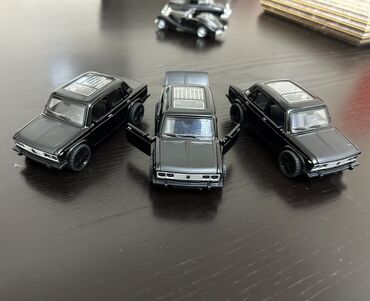 Avtomobil modelləri: Qara rəngli metal modellər – klassik sedan (VAZ/Lada 2101/2106