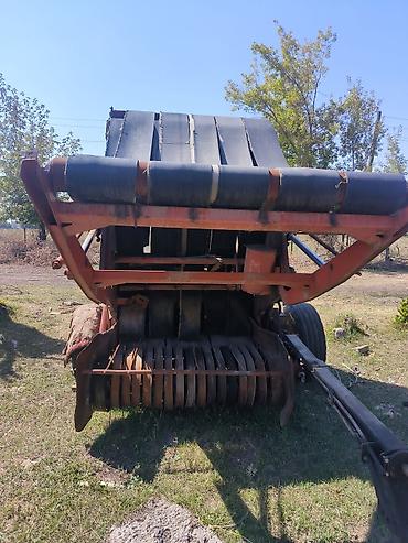 цена бобкат: Продаю рулонный прессподборщик, цена 450 000 сомов — 2