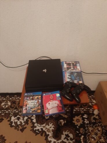 джойстик для: Ps4 pro 1000gb Приставка в идеальном состоянии 3 ревезия 4 диска 2