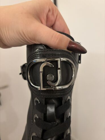 Gležnjače: Gležnjače, Liu Jo, 38 — 8