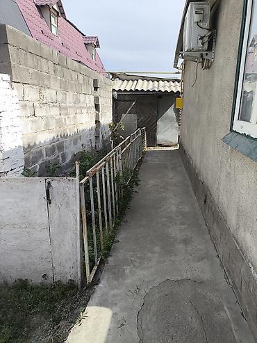 Продажа коттеджей и домов: Продаётся частный дом с дворовой территорией и хозяйственными — 2