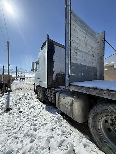 Тягачи: Тягач, Volvo, 2003 г., Шторный — 2