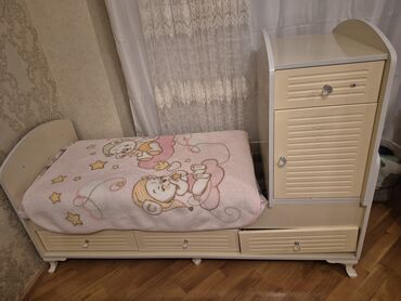 yolka ucun oyuncaqlar: Oğlan və qız üçün, İşlənmiş, Dördbucaq, Beşik, Dəst ilə, Matras ilə, Yellənmə mexanizm ilə