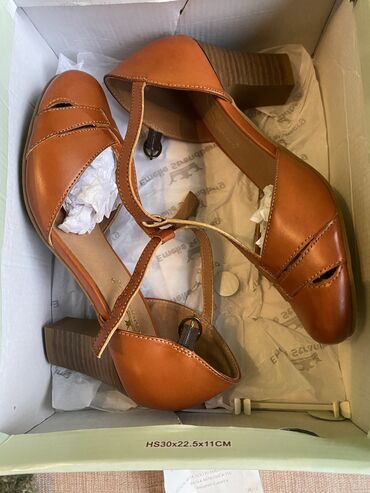 nine west mokasine: Sandals, Emelie Strandberg, 38