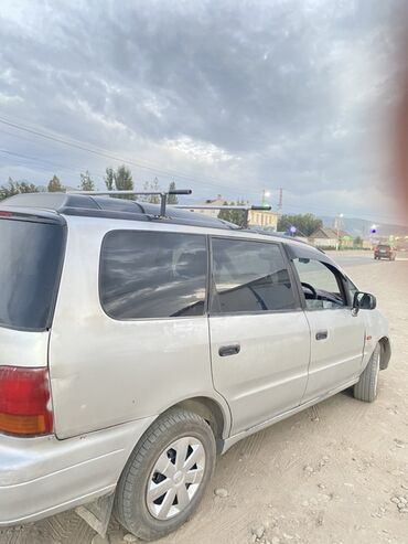 капот на одисей: Honda Odyssey: 1996 г., 2.3 л, Автомат, Бензин, Вэн/Минивэн