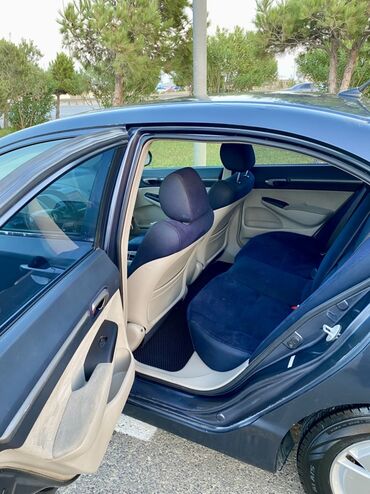 Honda: Honda Civic: 1.3 l | 2006 il Sedan — 14