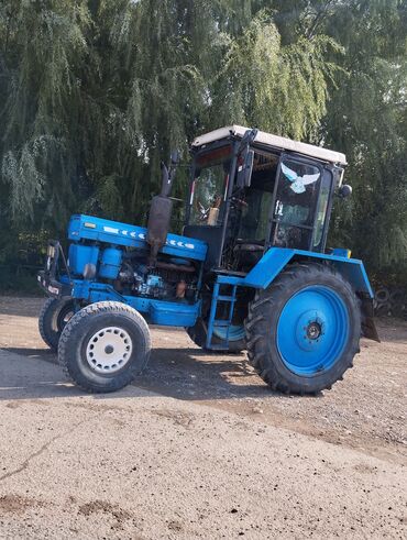 телефон флай 506: Mavi kabinli təkərli traktor və ot yığan tırmık qoşqusu. Traktor: -