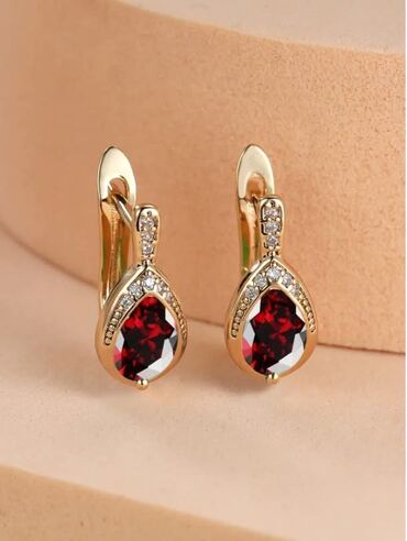 Minđuše: 800 din par — 24