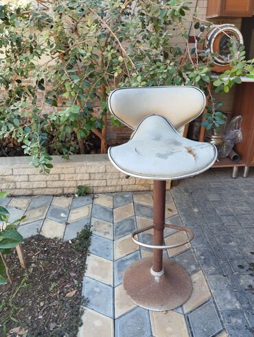 Bar stulları,hidravlikası tam işləkdir,kosmetik təmirə ehtiyacı var.4