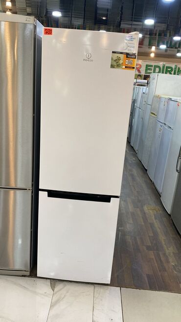 Mətbəx texnikası: 2 qapılı Indesit Soyuducu Satılır, rəng - Ağ
