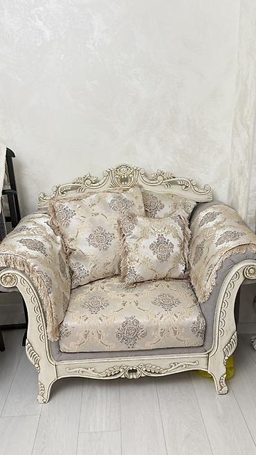 sofa: Классический мягкий гарнитур в стиле барокко/рококо: диван 3‑местный — 2